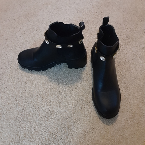 Nicole Miller Shoes - Nicole Miller Boots Size 9